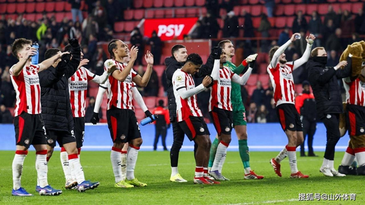 开云棋牌官方包含阿贾克斯围绕NBA季后赛回应争议库里在巴塞罗那比赛中大胜，媒体一致点评：埃因霍温主帅复盘备战欧联的词条